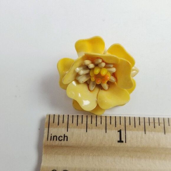 Vintage Yellow Plastic Flower Brooch, Light weight, 3D Design, Retro 60s 70s - Picture 3 of 5